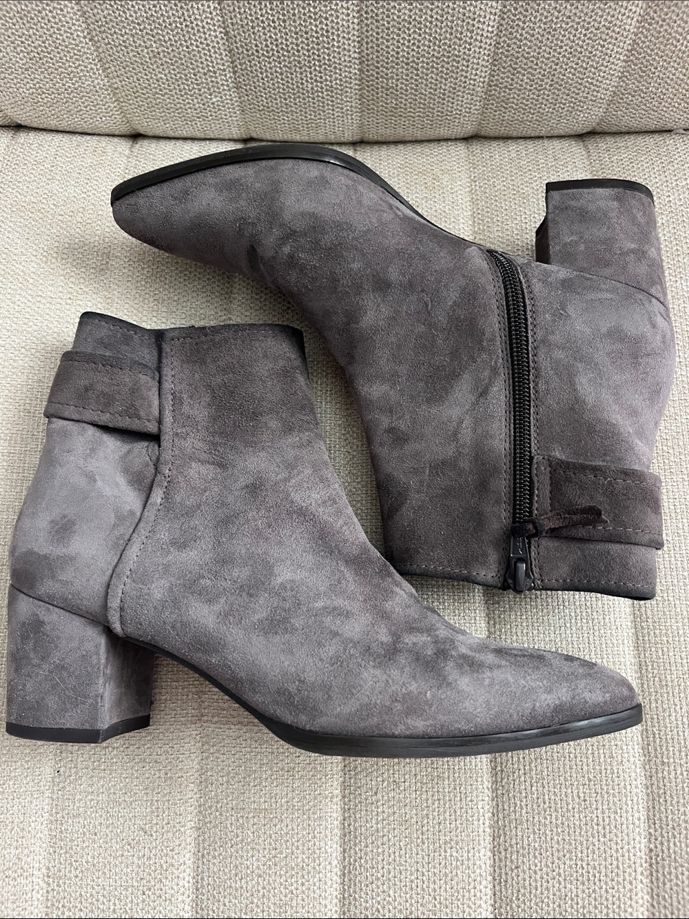 Stuart Weitzman grey suede pointed toe block heel bootie size 9